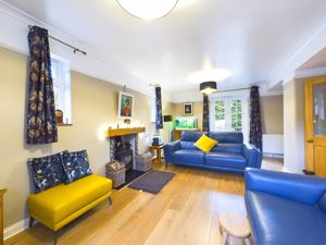 LOUNGE- click for photo gallery